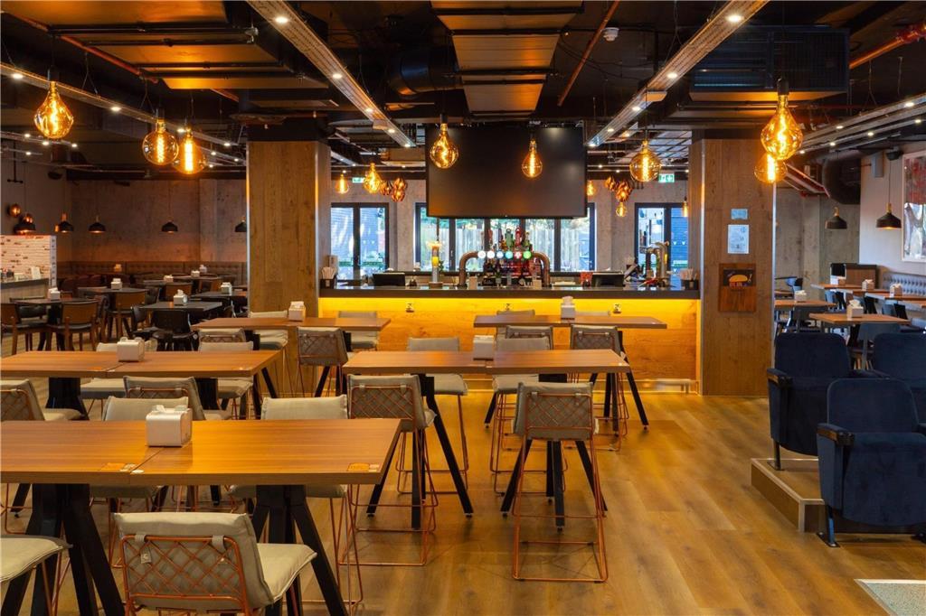 Village Hotel בראקנל מסעדה תמונה